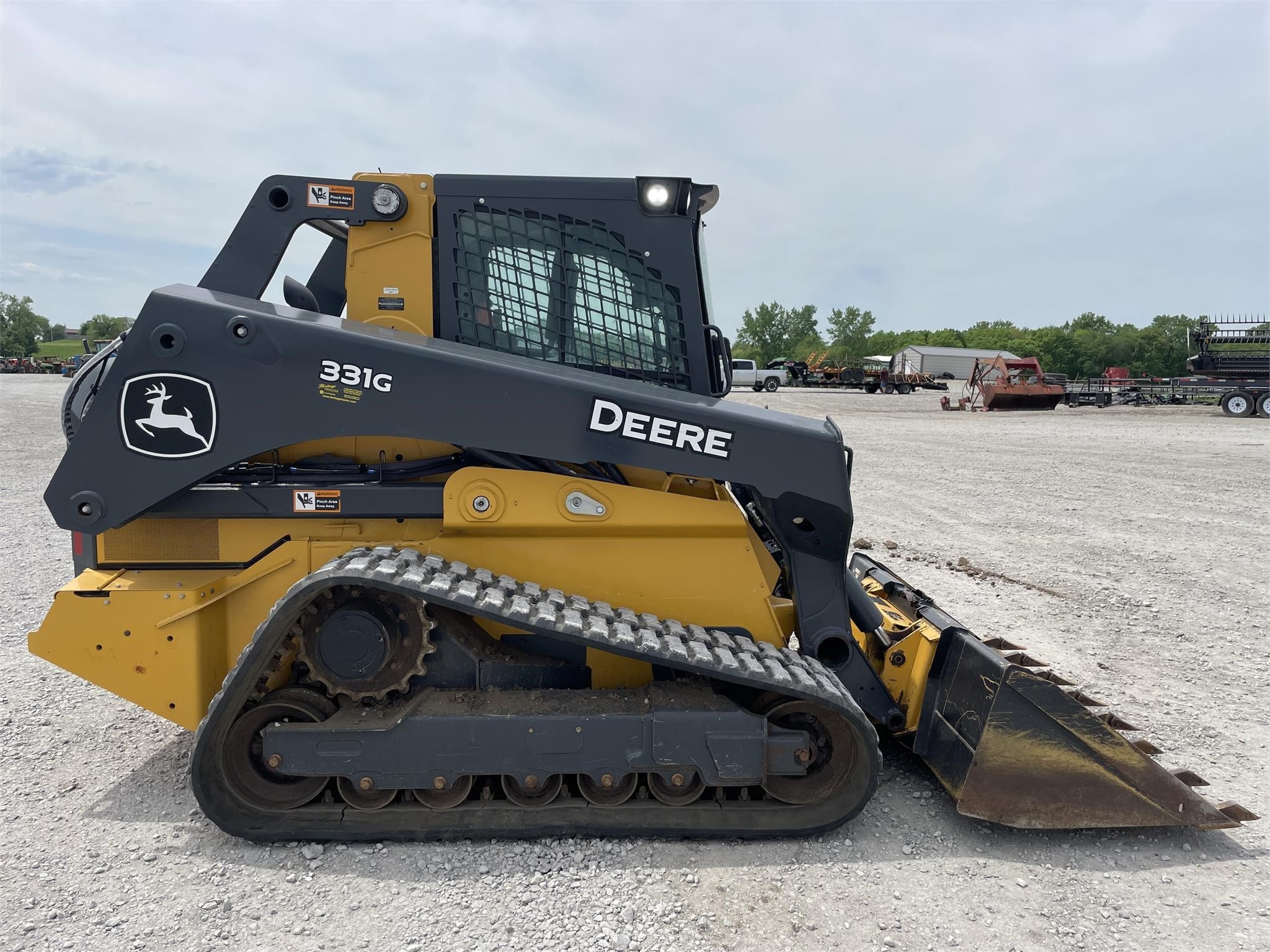 DEERE 331G Skid Steer - Track.