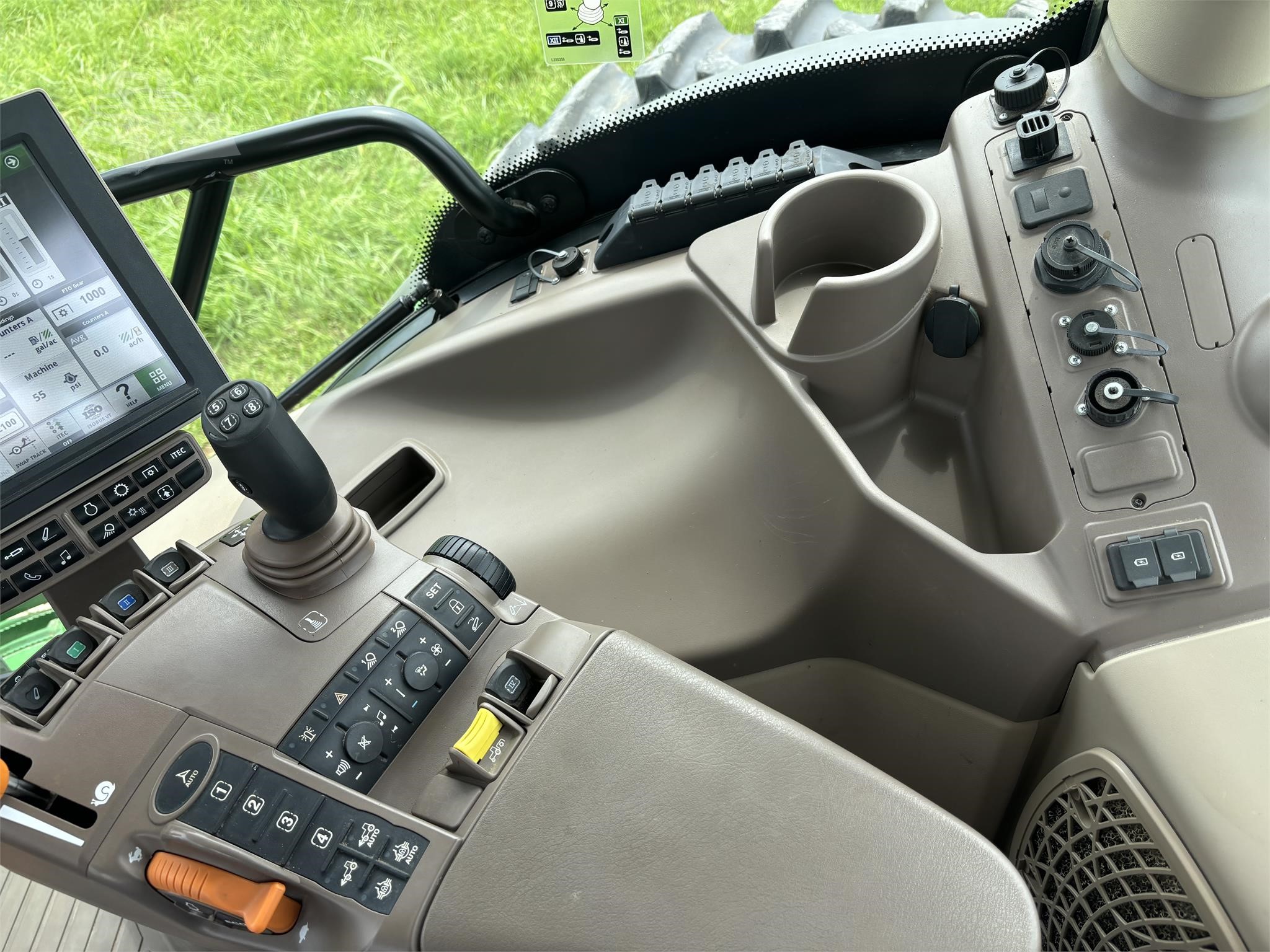 John Deere 6175R - View 8